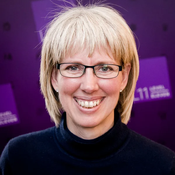 Leveler Alexandra-7011-2 (headshot).jpg